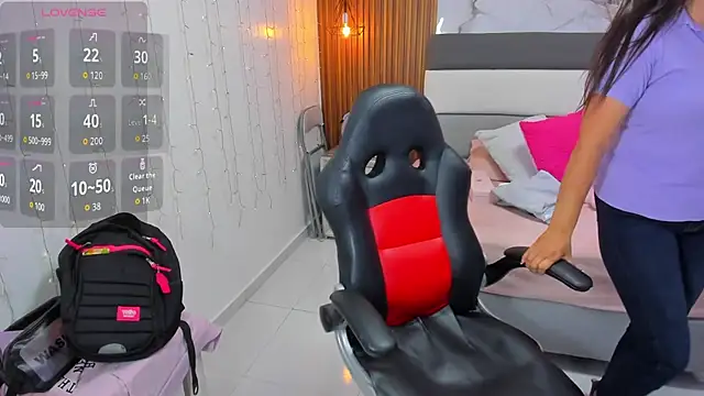 alixablake online show from April 14, 2026, 7:08 pm