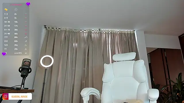 Snapshot of karinnixx chatting on February 16, 2026, 2:37 pm karinnixx online show from February 16, 2026, 2:37 pm