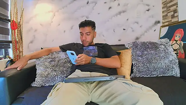 Max Hornye online show from April 11, 2026, 6:44 pm