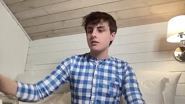 NoahhSkye online show from March 3, 2026, 9:33 pm