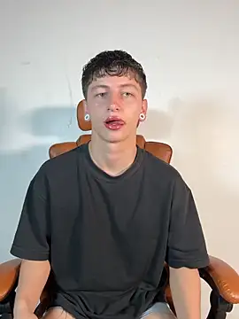 ARON LUXX online show from March 21, 2026, 2:32 pm