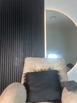 ARON LUXX online show from February 11, 2026, 3:06 am