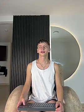 ARON LUXX online show from February 18, 2026, 3:04 am