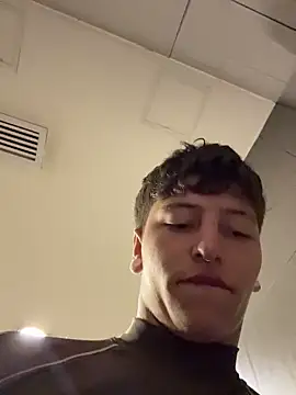 ARON LUXX online show from April 19, 2026, 5:36 pm