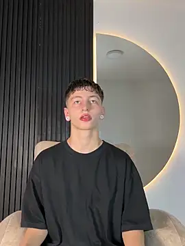 ARON LUXX online show from February 19, 2026, 3:03 am