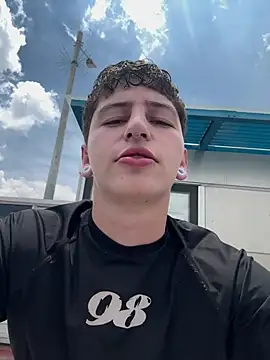 ARON LUXX online show from March 7, 2026, 5:40 pm