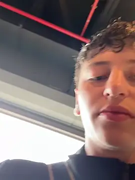 ARON LUXX online show from April 15, 2026, 4:11 pm