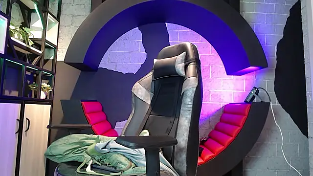 Snapshot of MiistressBlu chatting on February 24, 2026, 1:34 pm MiistressBlu online show from February 24, 2026, 1:34 pm