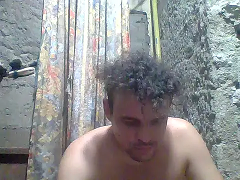 Snapshot of polla_large_active chatting on August 9, 2026, 12:18 am polla large active online show from August 9, 2026, 12:18 am