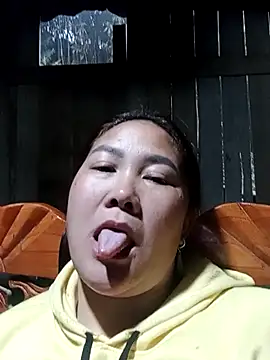 Snapshot of bongtuyet11 chatting on February 18, 2026, 12:19 am bongtuyet11 online show from February 18, 2026, 12:19 am