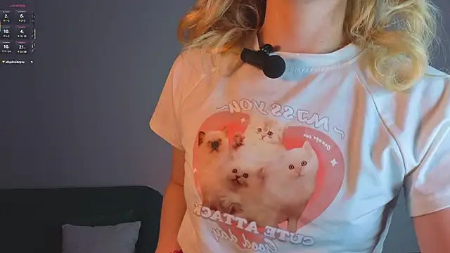 Snapshot of LollyBaby4u chatting on March 3, 2026, 2:40 am LollyBaby4u online show from March 3, 2026, 2:40 am