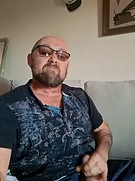 Snapshot of ldhurstII chatting on February 15, 2026, 11:36 pm ldhurstII online show from February 15, 2026, 11:36 pm