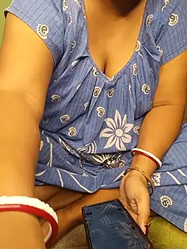 Snapshot of R_Queen chatting on July 15, 2026, 5:58 am R Queen online show from July 15, 2026, 5:58 am