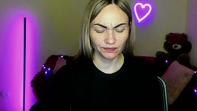 Snapshot of BlondMikey22 chatting on April 18, 2026, 7:58 pm BlondMikey22 online show from April 18, 2026, 7:58 pm