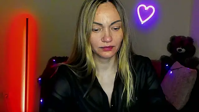 Snapshot of BlondMikey22 chatting on May 30, 2026, 5:25 am BlondMikey22 online show from May 30, 2026, 5:25 am