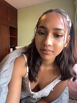 lyla luv online show from February 15, 2026, 4:57 am