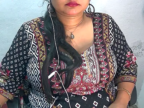 Snapshot of Saniya_K2 chatting on May 8, 2026, 4:55 pm Saniya K2 online show from May 8, 2026, 4:55 pm