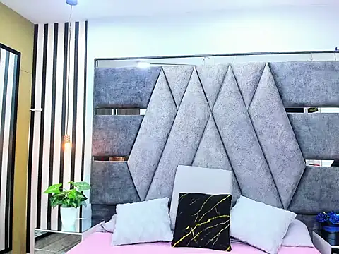 Snapshot of Mila_Nova_ chatting on February 12, 2026, 11:54 am Mila Nova online show from February 12, 2026, 11:54 am