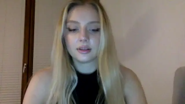 Snapshot of MayaWetDream chatting on February 23, 2026, 6:08 pm MayaWetDream online show from February 23, 2026, 6:08 pm