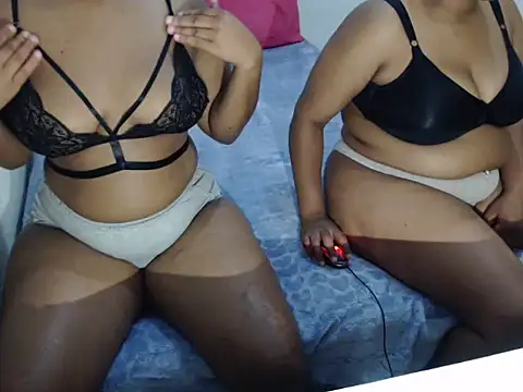 Snapshot of AlyssaBrown chatting on February 19, 2026, 11:56 pm AlyssaBrown online show from February 19, 2026, 11:56 pm