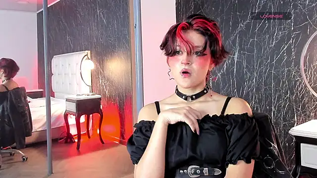 Snapshot of YuuMiko chatting on February 18, 2026, 12:12 pm YuuMiko online show from February 18, 2026, 12:12 pm