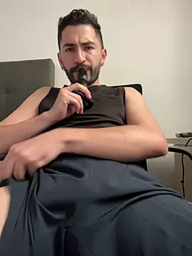 Snapshot of HornyMarco chatting on February 10, 2026, 7:35 pm HornyMarco online show from February 10, 2026, 7:35 pm