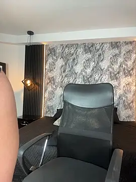 Dahlia-Rose online show from February 12, 2026, 7:35 pm