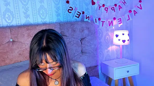 Snapshot of Chloe_Miiler chatting on February 18, 2026, 1:18 pm Chloe Miiler online show from February 18, 2026, 1:18 pm