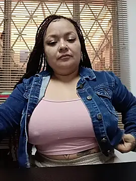 Snapshot of SweettSin chatting on April 26, 2026, 3:20 pm SweettSin online show from April 26, 2026, 3:20 pm