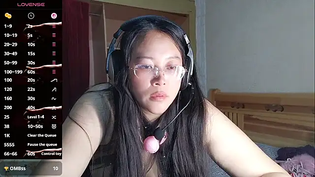 vivi523 online show from April 12, 2026, 2:20 pm