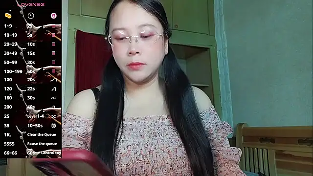 vivi523 online show from April 14, 2026, 12:15 am