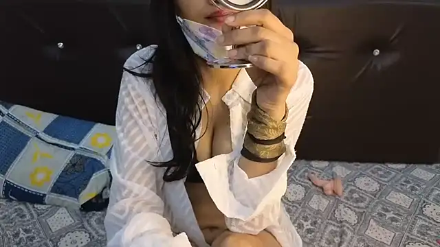 KavyaCurves online show from April 5, 2026, 5:36 am