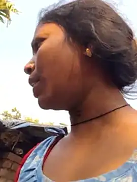 Snapshot of Sweet-runi chatting on February 10, 2026, 3:38 am Sweet-runi online show from February 10, 2026, 3:38 am