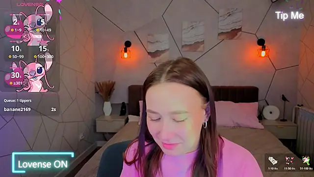  Kiki angel  online show from April 11, 2026, 7:45 am