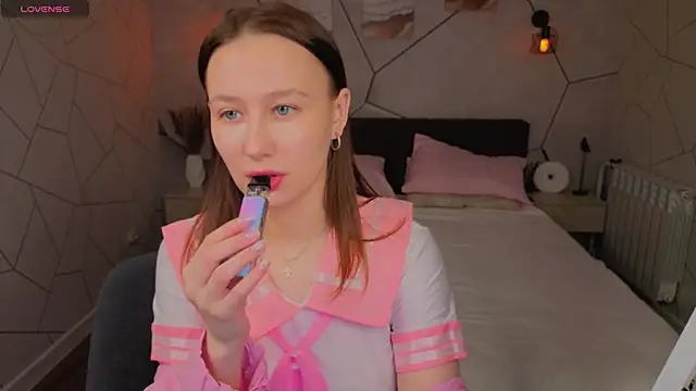  Kiki angel  online show from April 14, 2026, 1:21 am