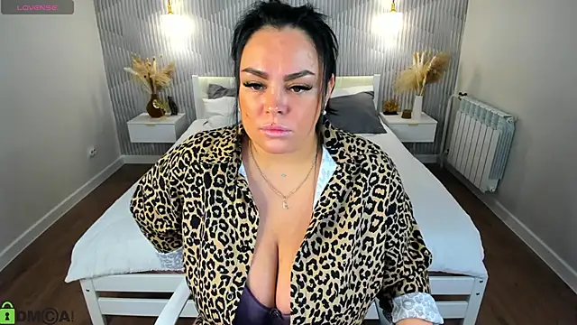 Snapshot of adele_crown chatting on February 26, 2026, 1:05 am adele crown online show from February 26, 2026, 1:05 am