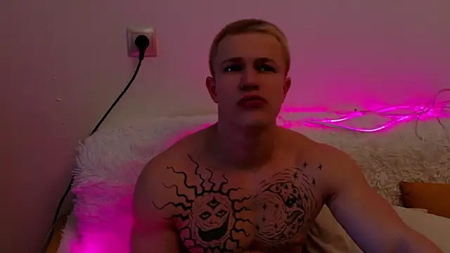 Snapshot of SterlingNoir chatting on February 6, 2026, 1:29 pm SterlingNoir online show from February 6, 2026, 1:29 pm