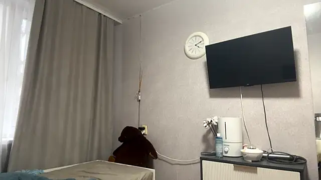 MilaSliger online show from February 13, 2026, 1:11 pm