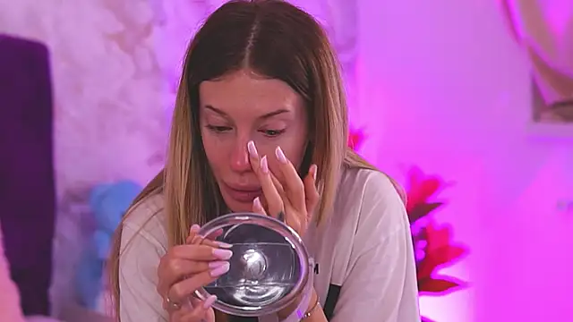 EllinaNuria online show from February 21, 2026, 4:14 am