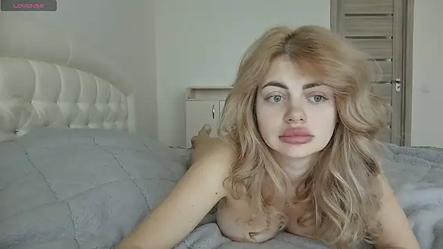 ShamlesssAdell online show from March 22, 2026, 6:26 am