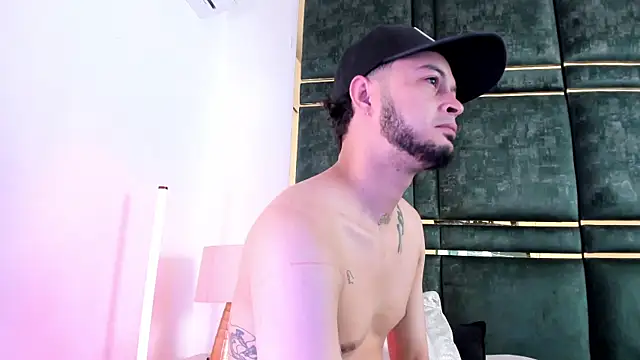 GaelyCoral online show from April 13, 2026, 1:48 pm