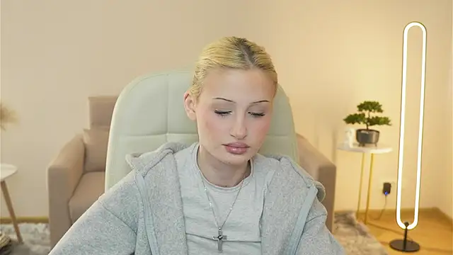 LolaStusse online show from February 11, 2026, 10:48 am