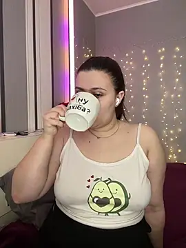 lipsi vikki online show from February 18, 2026, 7:06 am