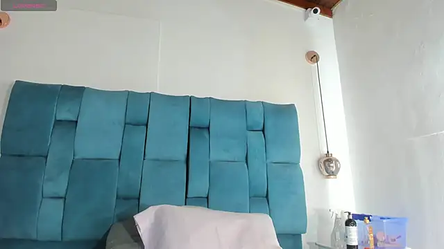 Snapshot of venezolana__caro chatting on May 19, 2026, 12:01 pm venezolana caro online show from May 19, 2026, 12:01 pm