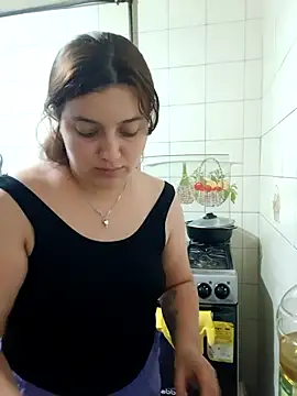 MajoArias online show from April 22, 2026, 1:01 am