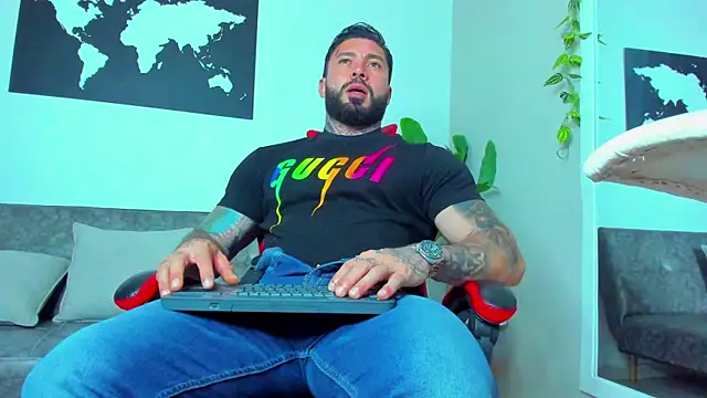 Alessrose online show from April 15, 2026, 9:04 pm