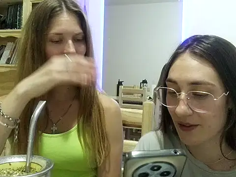 Snapshot of Serafina- chatting on February 19, 2026, 11:34 pm Serafina- online show from February 19, 2026, 11:34 pm