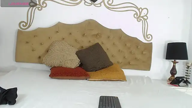 CloeCastillo online show from February 28, 2026, 4:01 am