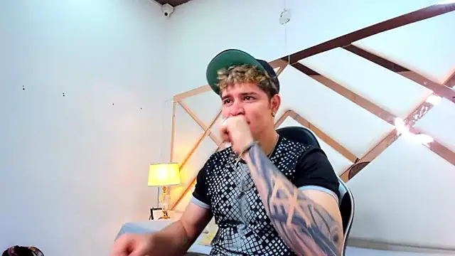 rayan linxx online show from April 9, 2026, 7:42 pm