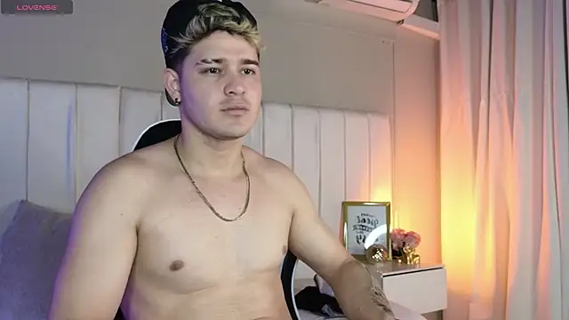 rayan linxx online show from February 10, 2026, 7:13 pm